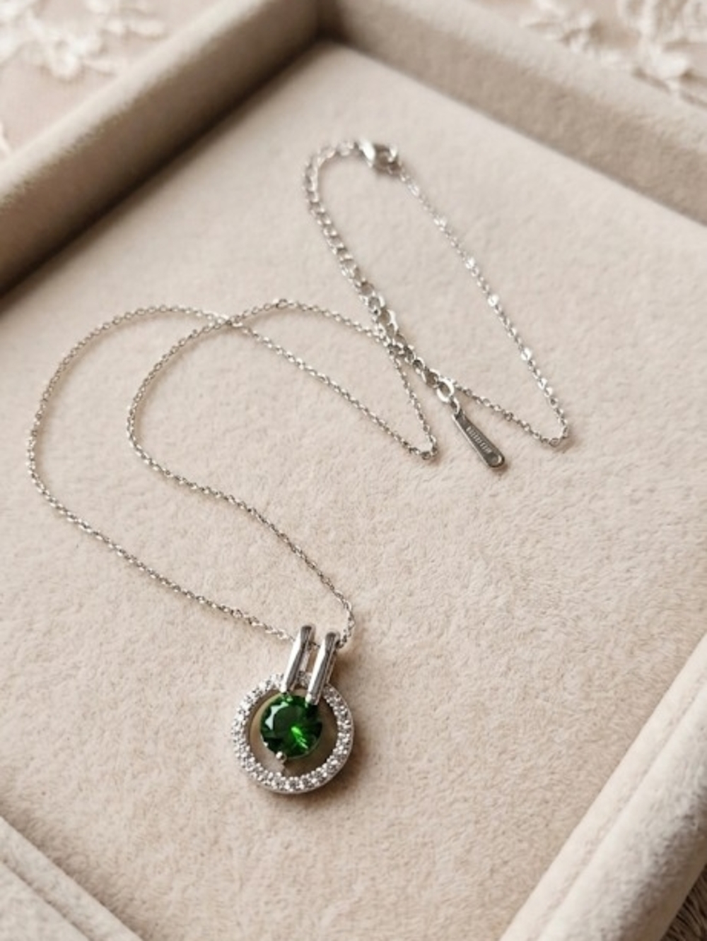 Green Necklace Set - Picture 2 of 9